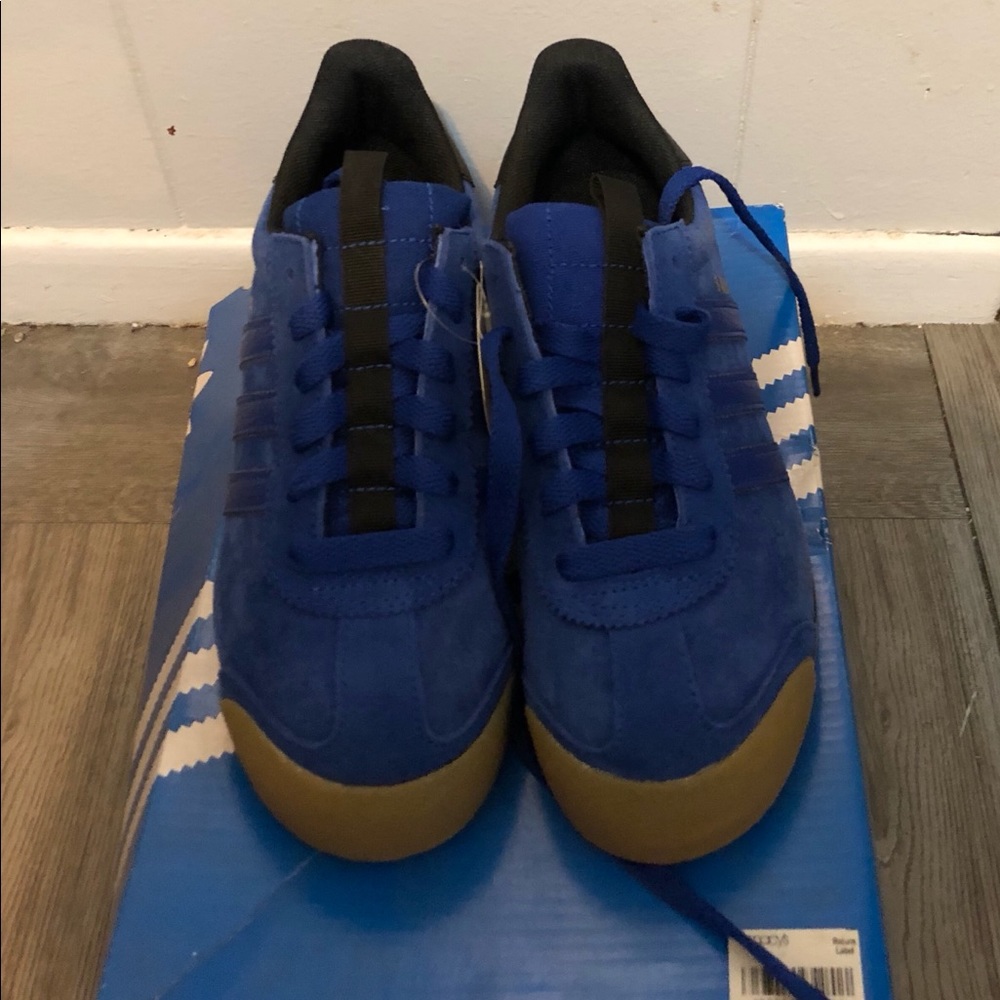 Adidas size 3 1/2 kids sneakers